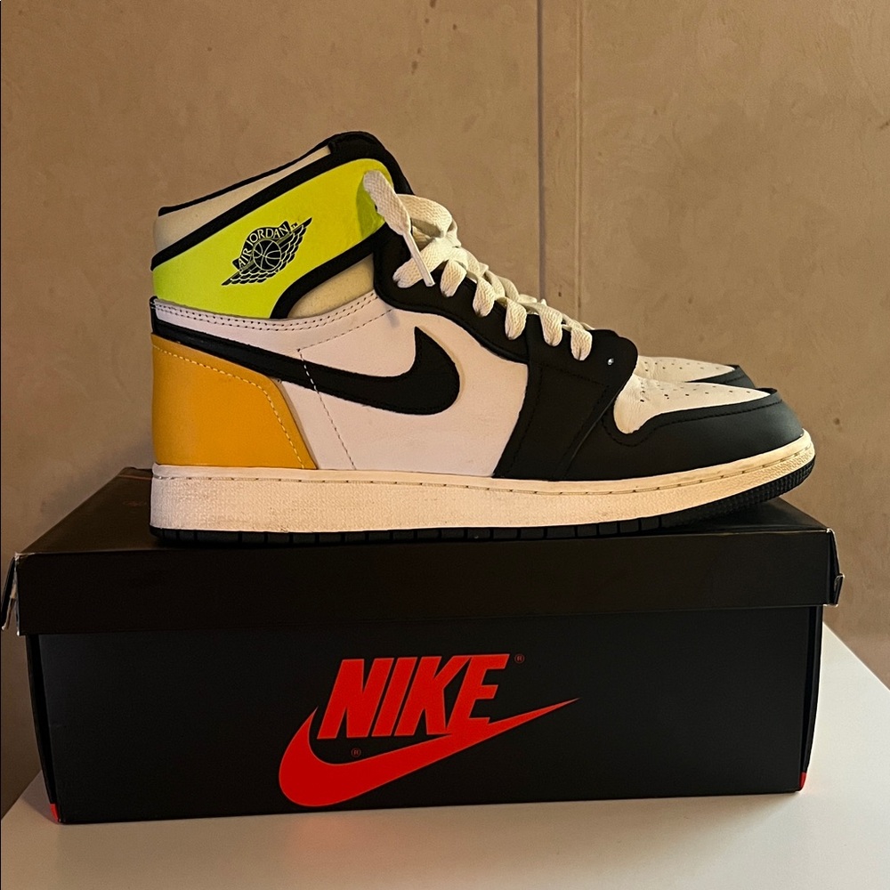 Nike High-Top Sneakers - Black, White, Yellow